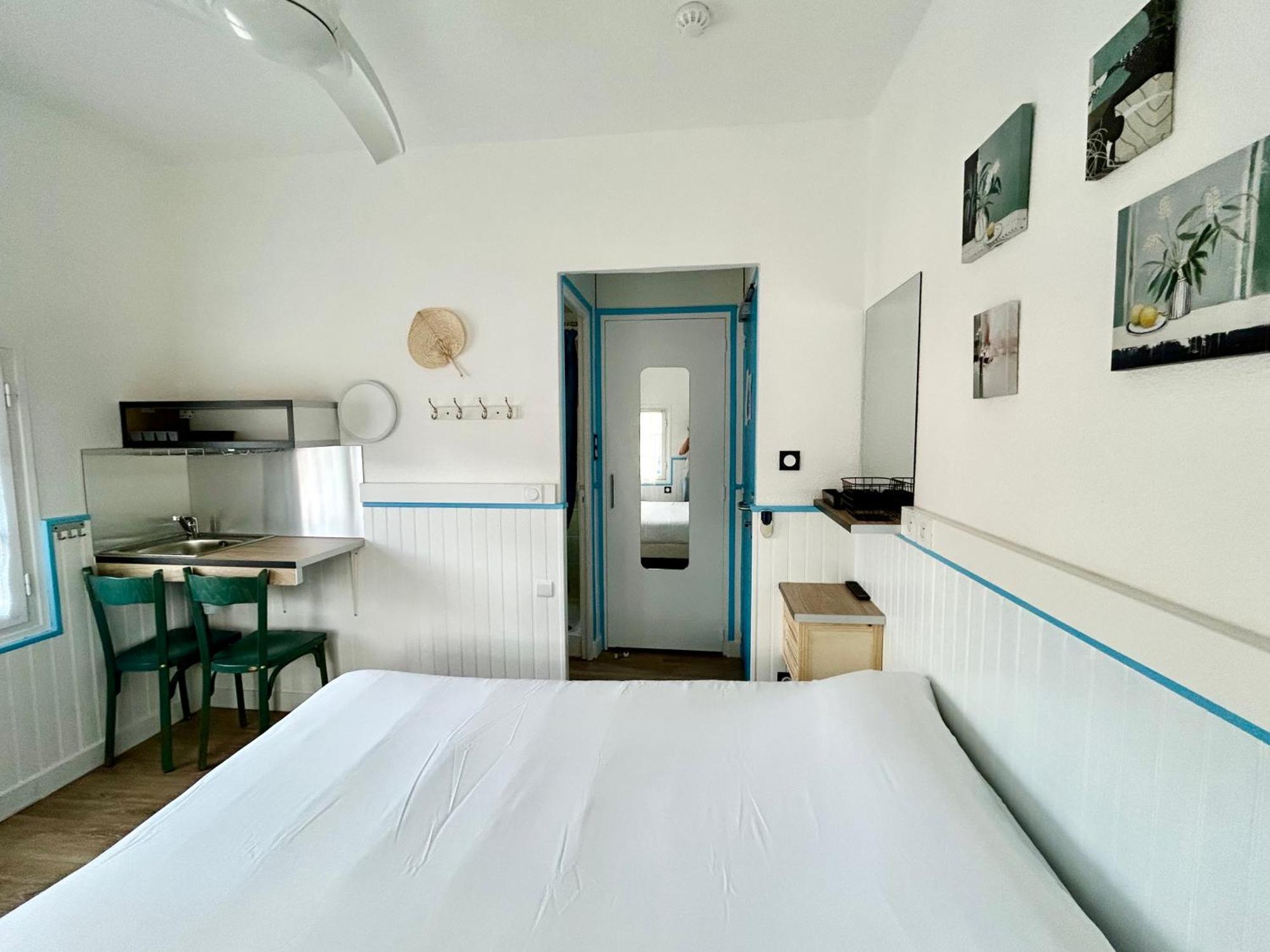 Oasis Hotel *